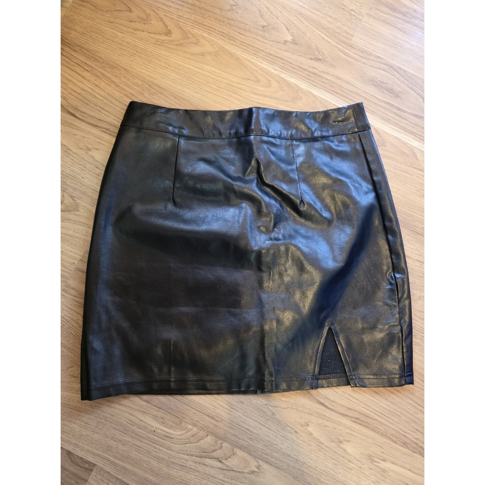 NWT Lulus Faux Leather‎ Mini Skirt Small